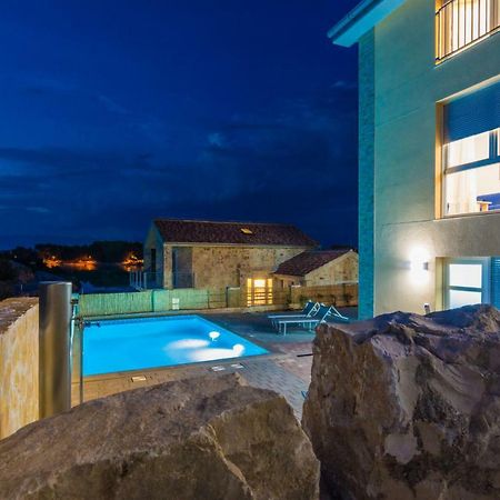 자톤 Fabulous House B With Outdoor Pool 아파트 외부 사진