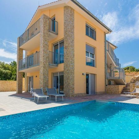 자톤 Fabulous House B With Outdoor Pool 아파트 외부 사진