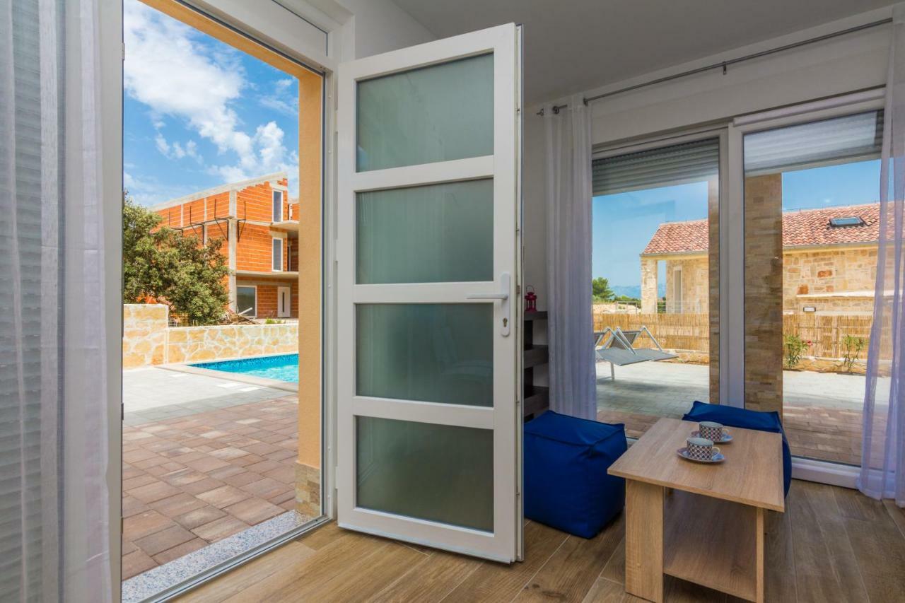 자톤 Fabulous House B With Outdoor Pool 아파트 외부 사진