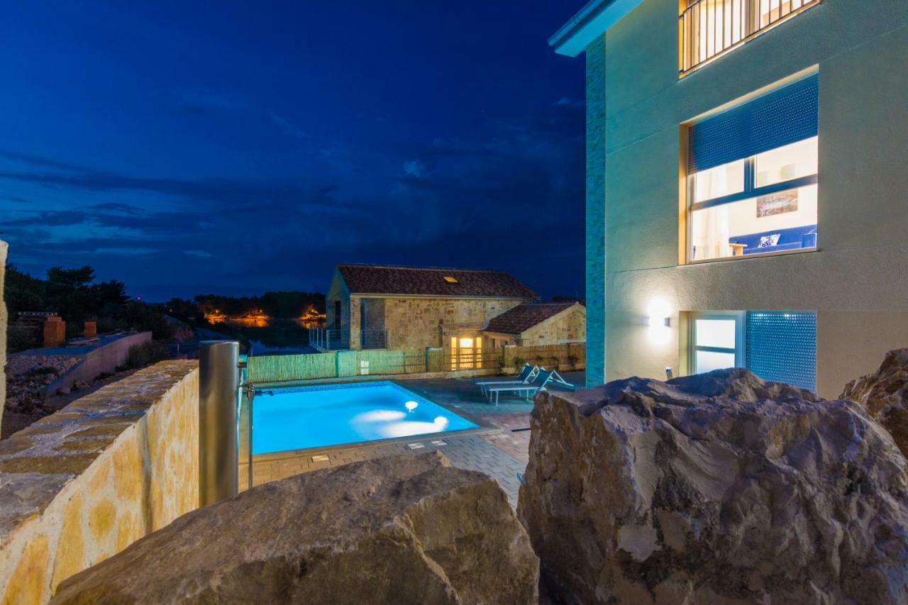 자톤 Fabulous House B With Outdoor Pool 아파트 외부 사진
