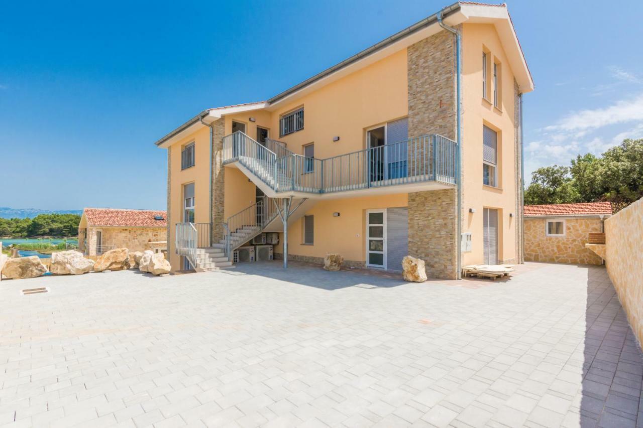 자톤 Fabulous House B With Outdoor Pool 아파트 외부 사진