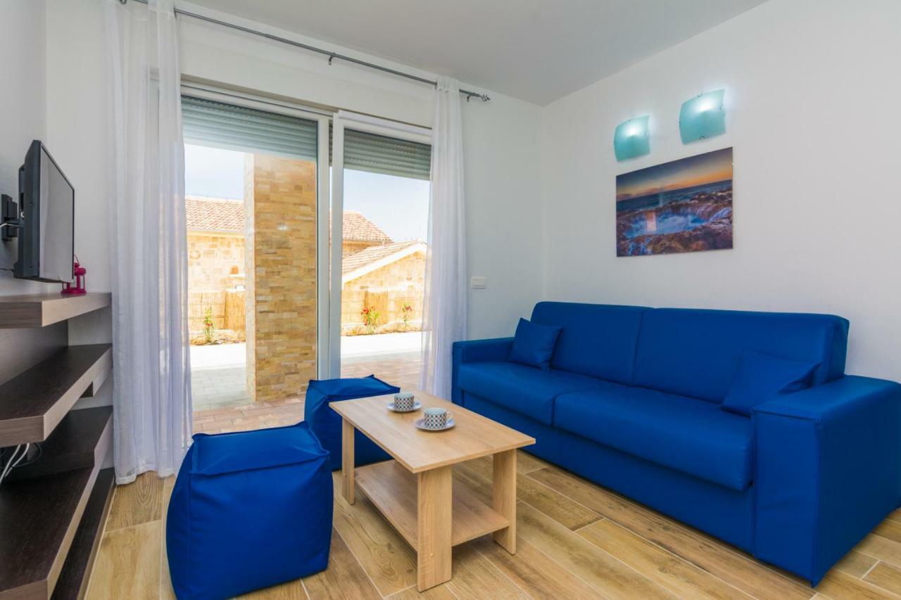 자톤 Fabulous House B With Outdoor Pool 아파트 외부 사진